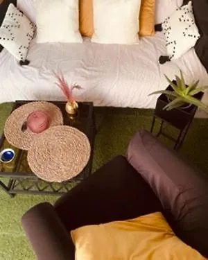 Privée Avec Grande Terrasse Au Centre Séjour chez l'habitant